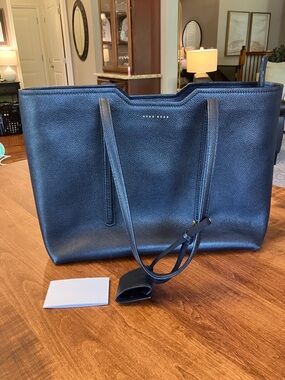 Hugo boss black leather tote bag. Read